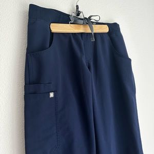 Figs Cade Scrub bottoms in navy